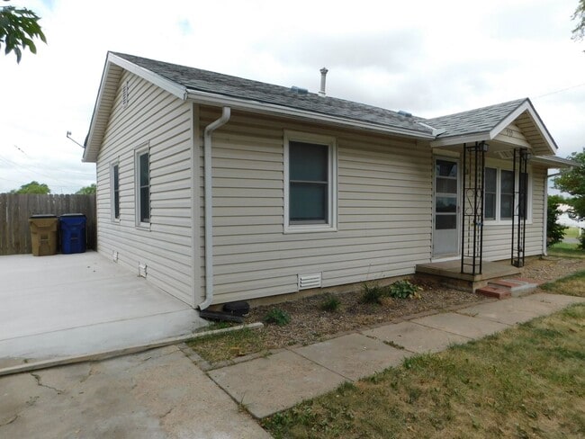 Primary Photo - 2-bedroom, 1-bathroom home located in the ...