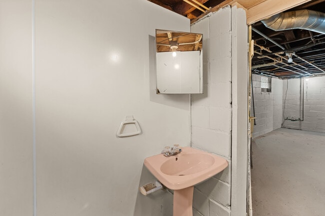 Building Photo - 1001 Woodsdale Ave