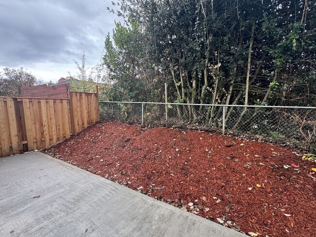 Building Photo - 11072 SW Sunny Hl Ln