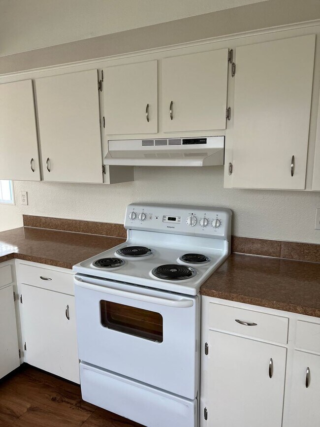 Building Photo - Sh400-402