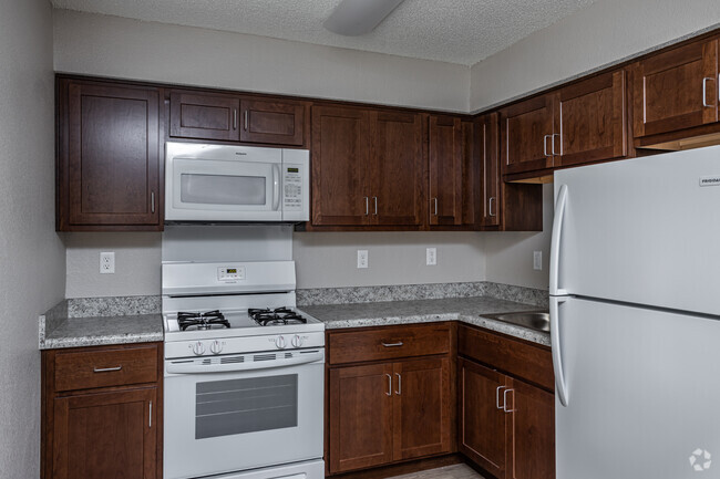 1BA, 1BR - 642 SF - Line Creek Apartments