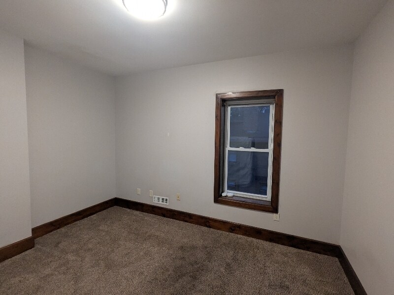 Building Photo - 926 N Fountain Ave