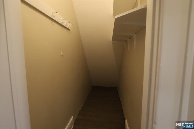Building Photo - 549 2nd