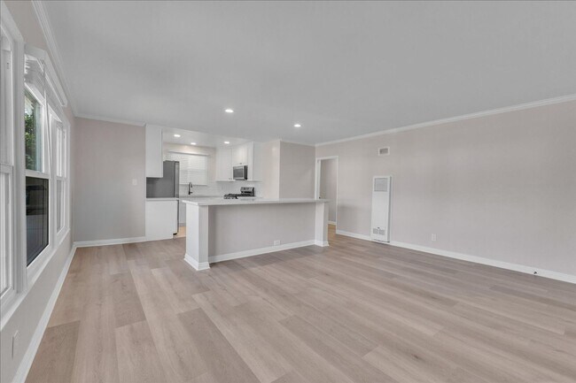 Building Photo - 4943 Coldwater Canyon Ave