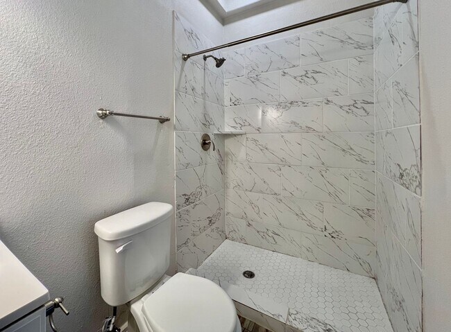 Building Photo - Beautiful 1Bd/1Ba Walking Distance to The Pearl