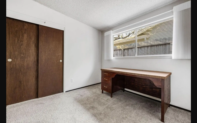 Building Photo - Sprawling 7 bedroom home available for sum...