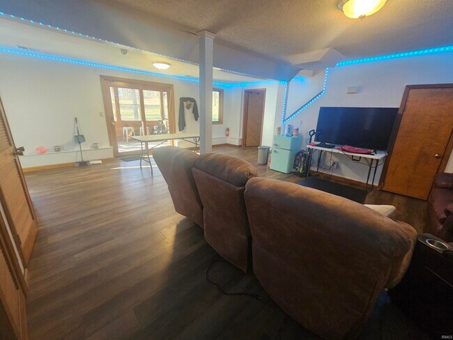 Building Photo - 4035 N Hinkle Rd