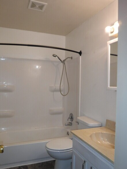 506 E Pawnee Bathroom - 506 E Pawnee St