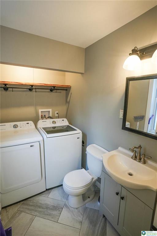 Building Photo - 628 Coal St