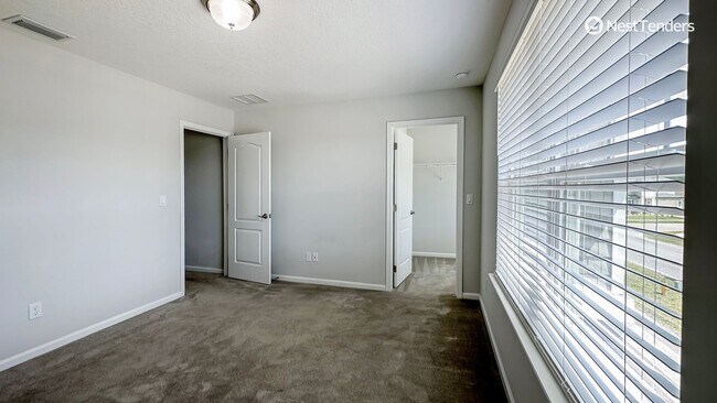 Building Photo - Four Bedrooms in the Heart of Nassau County!