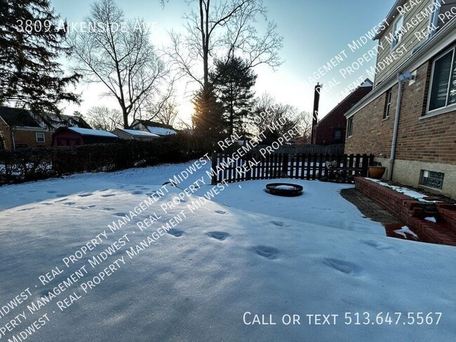 Building Photo - 3809 Aikenside Ave