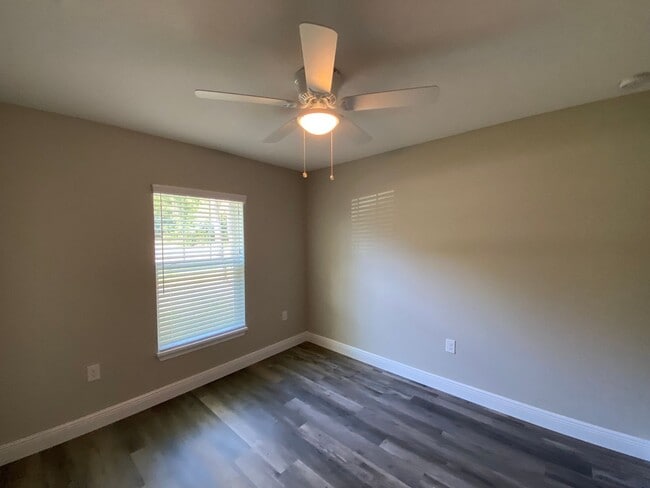 Building Photo - Custom Home - Desirable SE Ocala Neighborhood 3/2/2 **Won't Last**