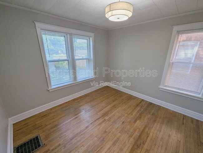 Building Photo - 5707 Dewey Ave