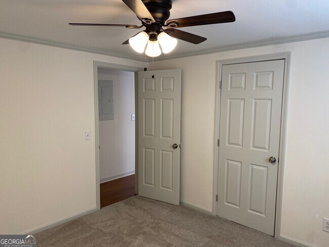 Building Photo - 487 Morgan Mill Rd