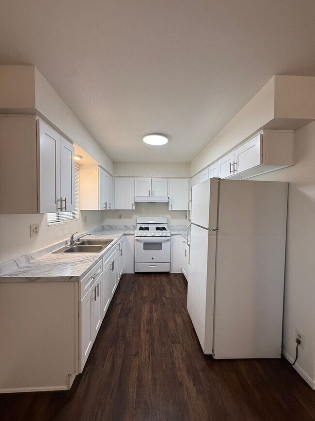 Building Photo - N57000