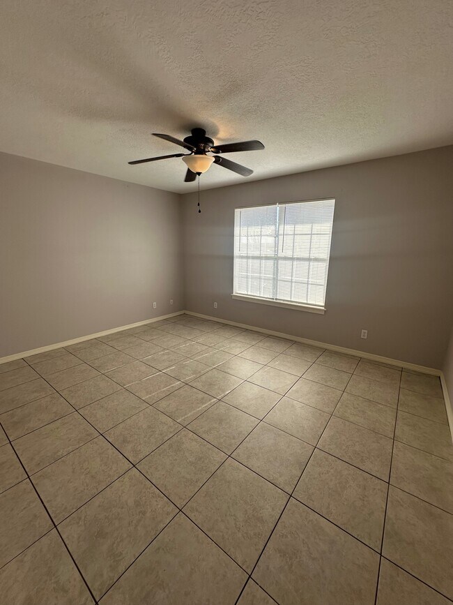 Building Photo - 2612 Cheyenne Dr
