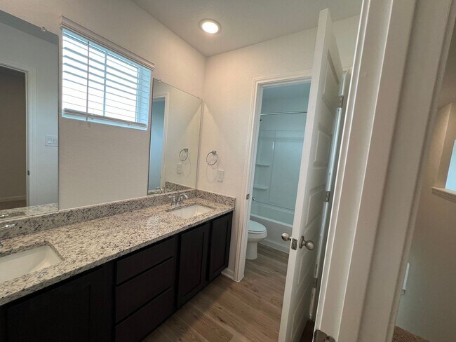 Building Photo - Beautiful 4/2.5 home in Hannah Heights