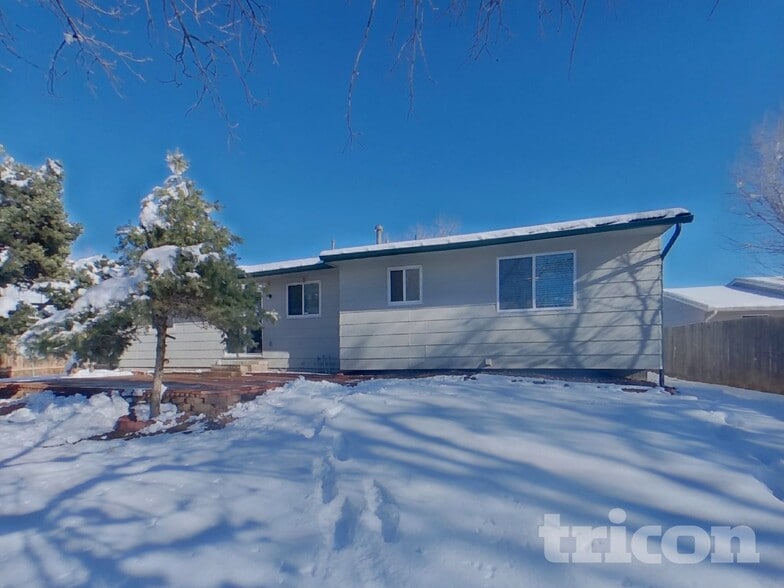 Building Photo - 2882 Dickens Dr