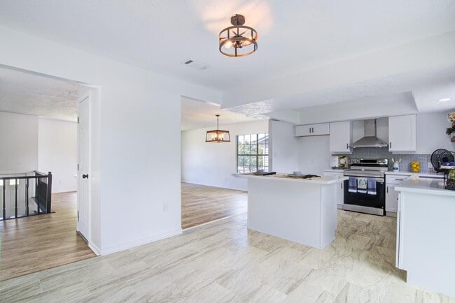Building Photo - 402 Tresvant Dr