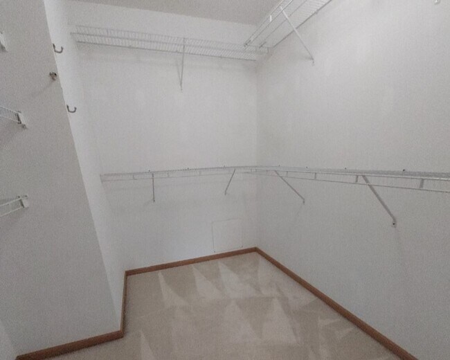 Building Photo - Nice 2 Bedroom 1.5 Bathroom Townhome in Hudson