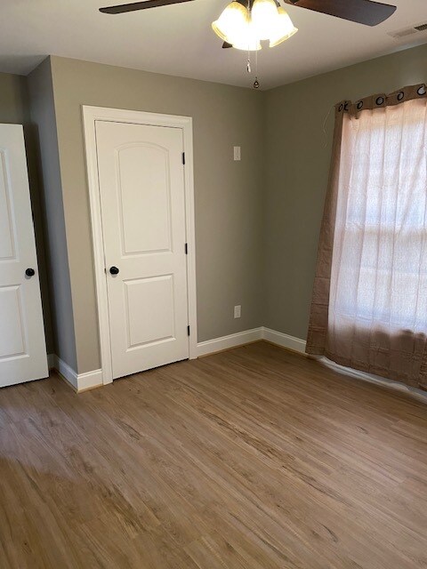 Building Photo - 1546 Sunglow Dr
