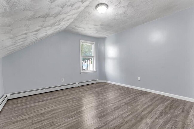 Building Photo - 871 Manton Ave