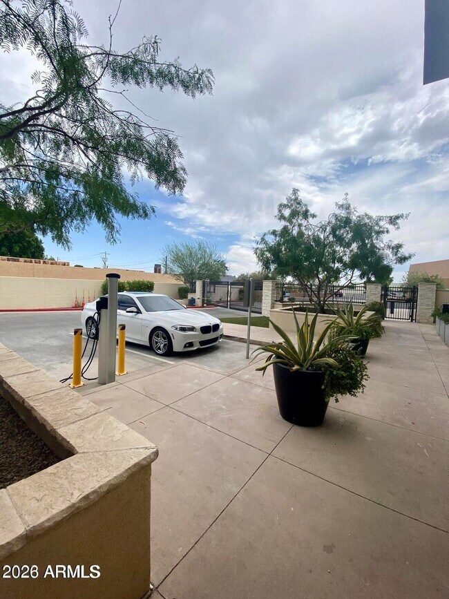 Building Photo - 7300 E Earll Dr