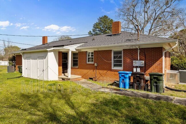 Building Photo - 1208 S 9th St