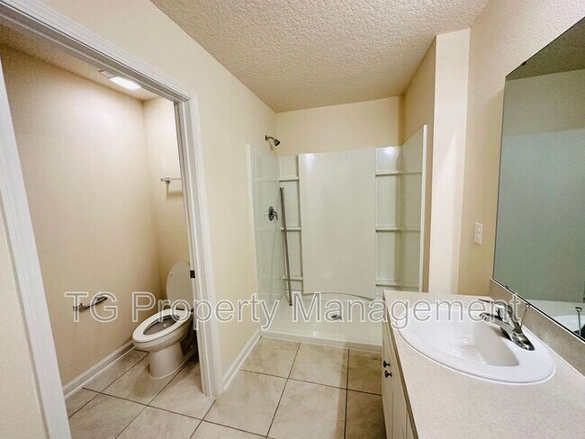 Building Photo - 70 Oarsman Xing Dr