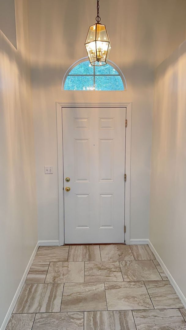 Building Photo - Come see this beautiful 3 bedroom, 2 bath, 2 car garage home for rent near Citrus Park Mall!