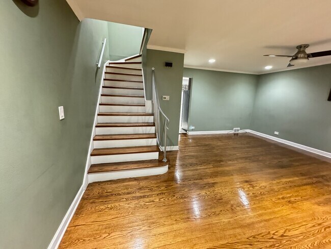 Building Photo - 9 E Judith Ann Dr