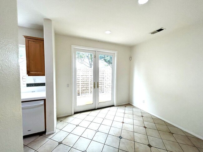 Building Photo - Stunning 3-Bed Townhome in Arbors at Avalon, Carson! 90745! *Half Off One Month's Rent Move In Sp...