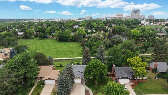 Building Photo - Amazing 4 Bed/3 Bath SFH Backing to Walnut...