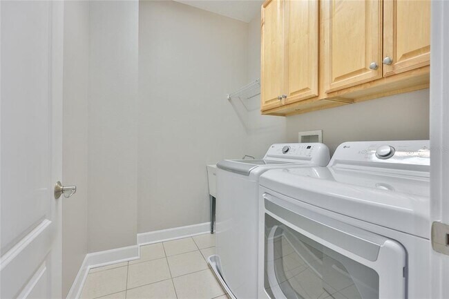 Building Photo - 6573 Simone Shores Cir