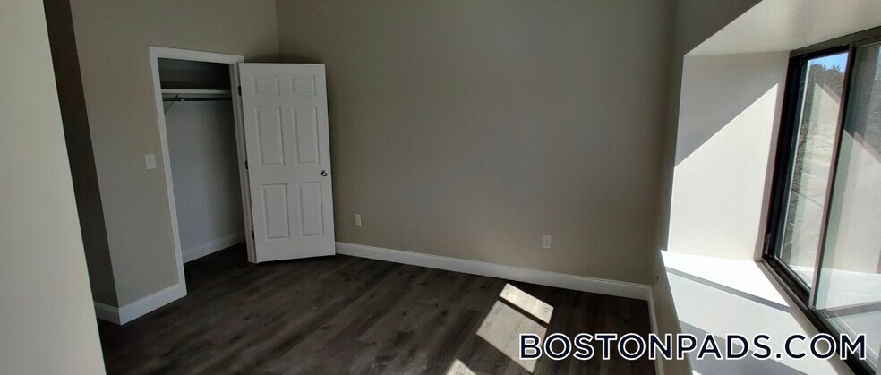 Building Photo - 191 N Common St