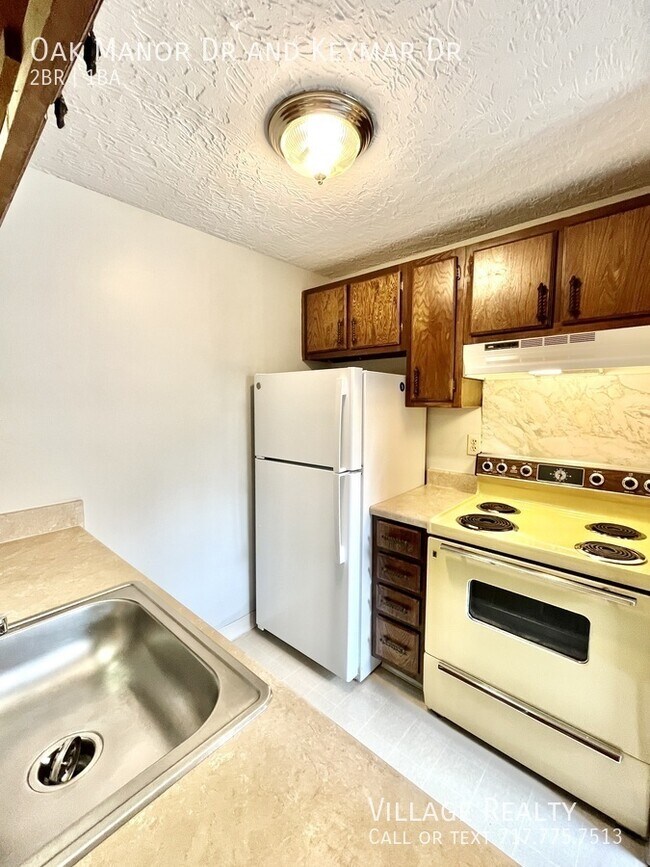 Building Photo - 230 Oak Manor Dr