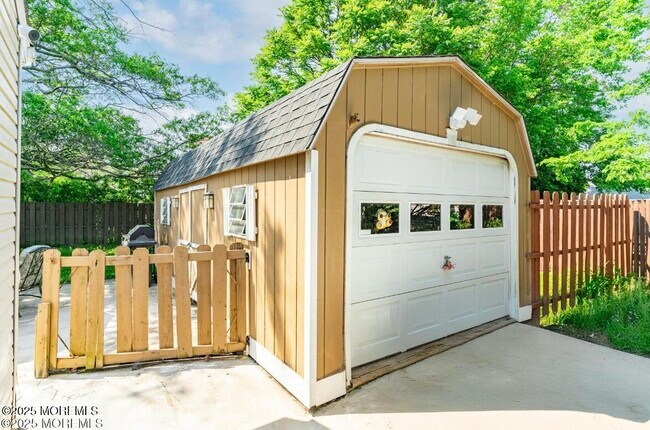 Building Photo - 137 Seabreeze Way