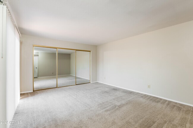 Building Photo - 12022 S Mandan St