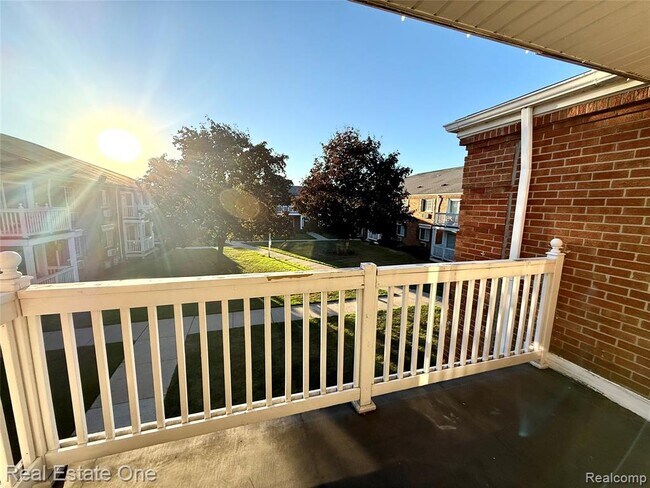 Building Photo - 2445 Torquay Ave