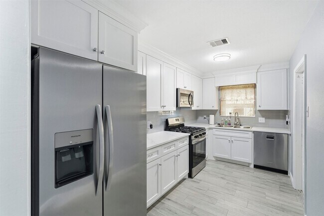 Building Photo - 3106 Madeley St