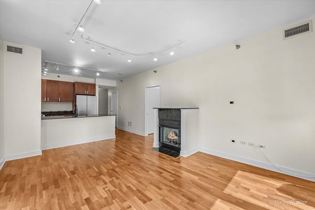 Building Photo - 744 N Clark St