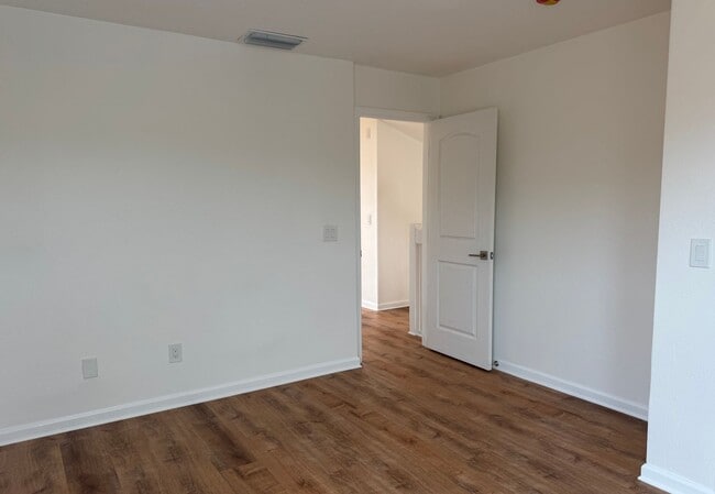 Building Photo - 4 Bedroom Pool Home for Rent