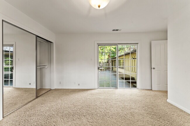 Building Photo - 1201 W 12th St