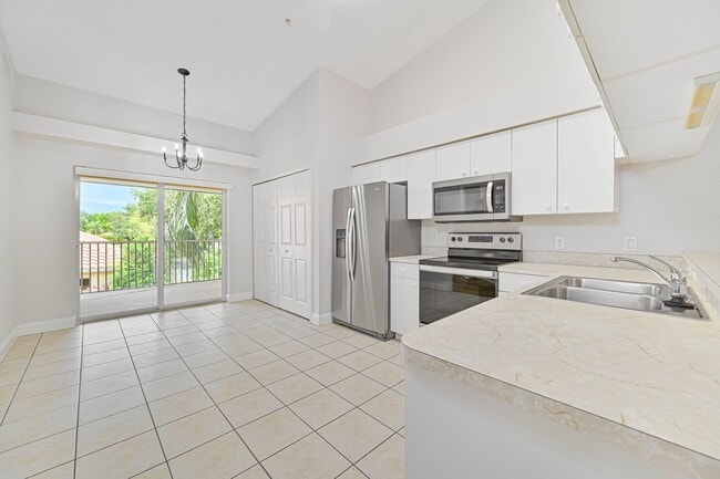 Building Photo - ** 2Bed / 2Bath - Beautiful Condo in Bonit...