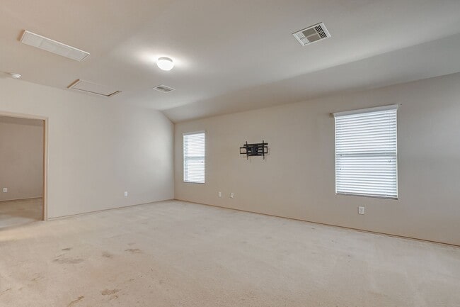 Building Photo - Ready to move in!