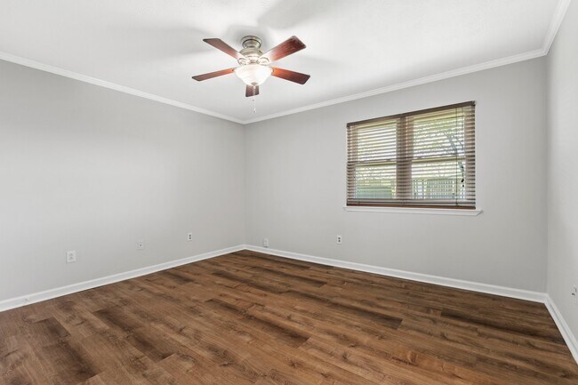 Building Photo - 1576 Springfield Dr