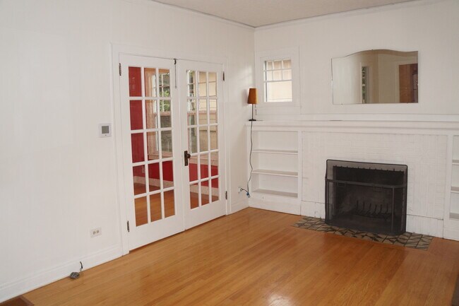 Building Photo - N.E Rose City Bungalow Pet Friendly