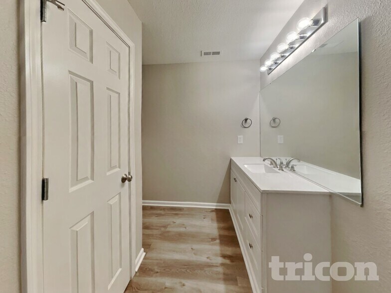 Building Photo - 314 Walnut Crossing Dr