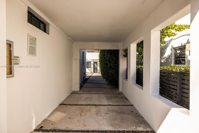 Building Photo - 7910 Byron Ave