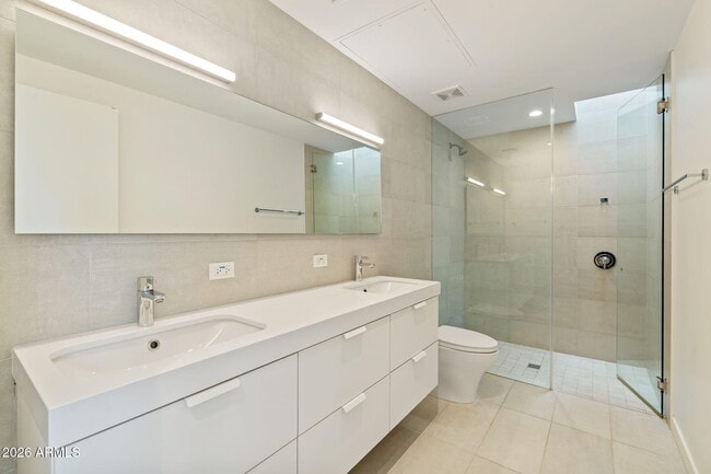 Building Photo - 1337 E Polk St